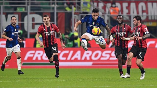 1636336735273052819.jpg derby-tussen-ac-milan-en-inter-eindigt-mede-door-eigen-goal-de-vrij-onbeslist.jpg